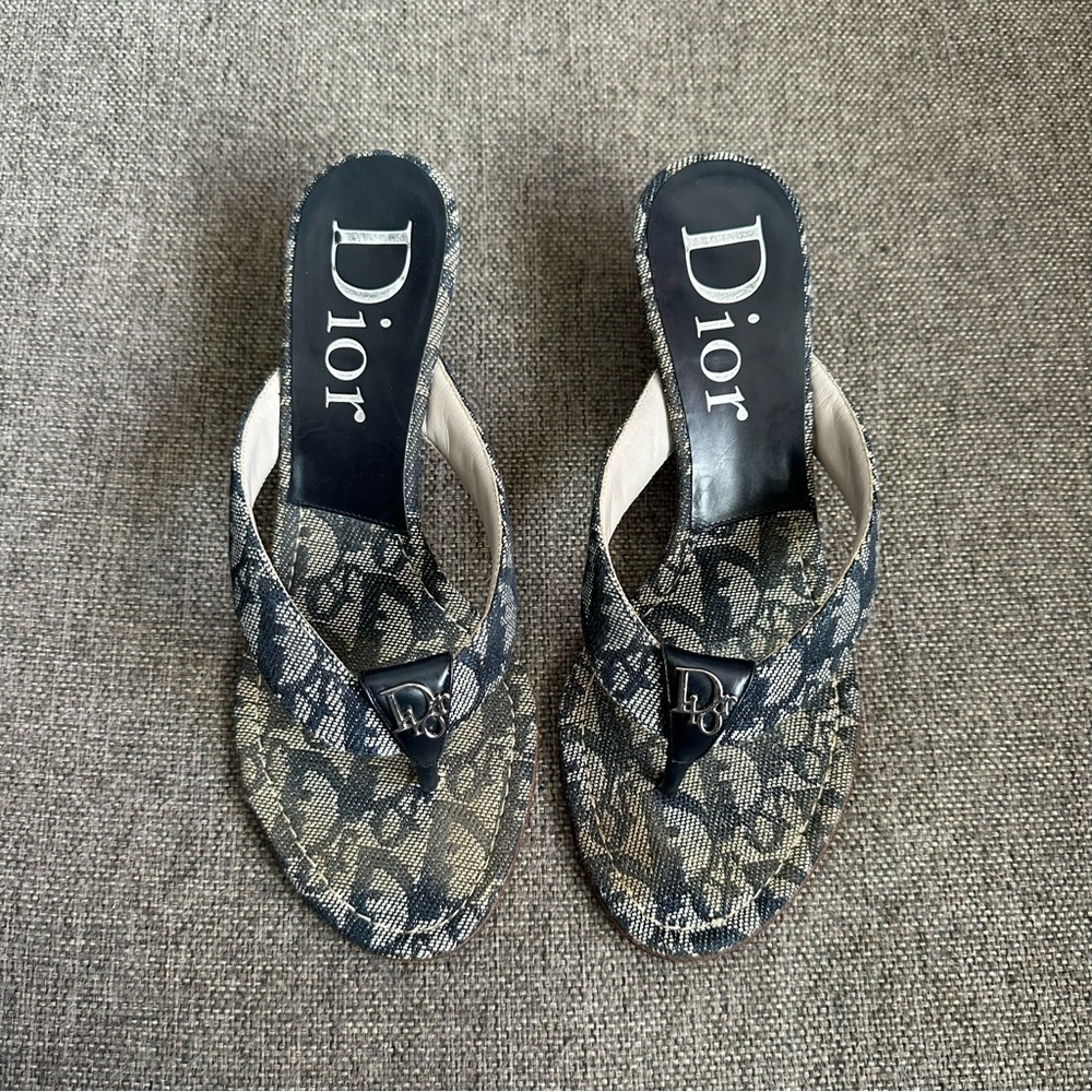 Vintage Dior monogram thong heels - Picture 3 of 8